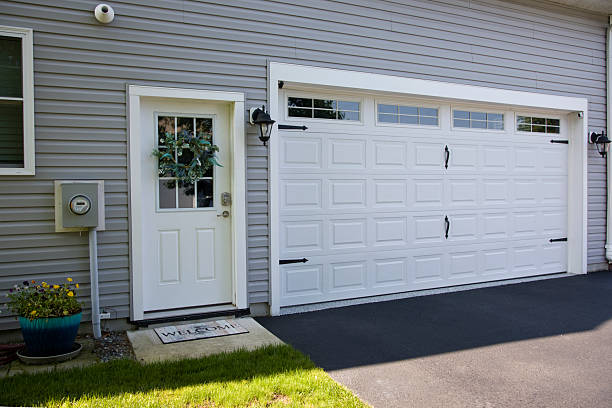 24/7 Emergency Garage Door Panel Replacement experts in Arnold Line, MS